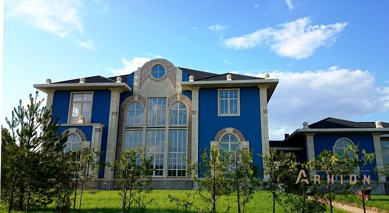 10. Проект двухэтажного дома в классическом стиле с многоскатной кровлей, SOV-11, площадью - 1119 кв c цокольным этажом, терассой, балконом